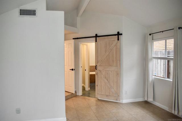 2206 Luz Way, Oceanside CA: https://media.crmls.org/mediaz/d613b477-5904-4ad0-9a65-b474cb43f056.jpg