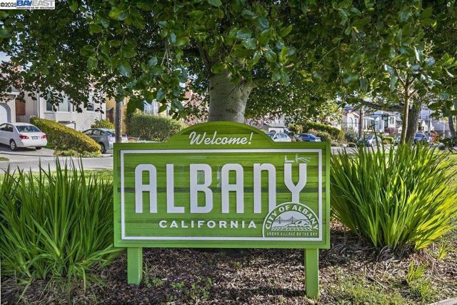 833 Polk St, Albany CA: https://media.crmls.org/mediaz/d61500d0-add8-4d3b-9e01-dbbb1e3bc4d7.jpg