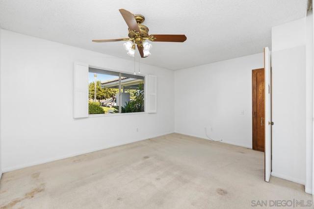 12039 Caminito Cadena, San Diego CA: https://media.crmls.org/mediaz/d61502ab-1c36-43dd-8ead-0b3b865c59e6.jpg