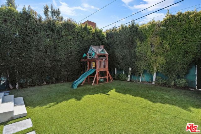 149 S Wetherly Drive, Beverly Hills CA: https://media.crmls.org/mediaz/d6165eea-d913-480a-84f7-21c9eec49a99.jpg
