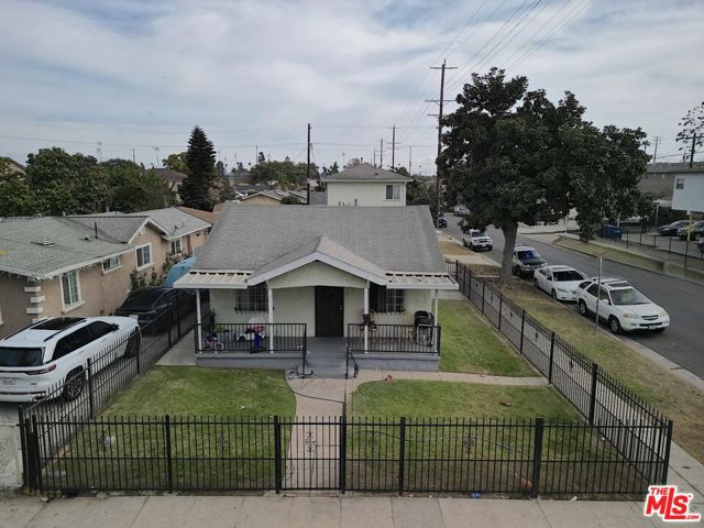 8946 Baring Cross Street, Los Angeles CA: https://media.crmls.org/mediaz/d6171b9c-eba0-411f-9c4a-2cec14472dda.jpg