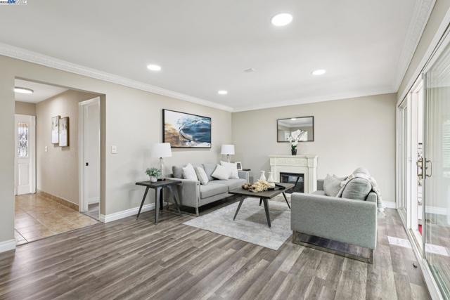 28399 Cubberley Ct, Hayward CA: https://media.crmls.org/mediaz/d6172f38-487d-4c2f-a2ae-90bb7aa079f6.jpg