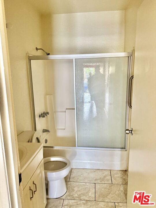 1109 Exposition Boulevard, Los Angeles CA: https://media.crmls.org/mediaz/d61743e2-9b6a-4ae1-8c0c-24b38e9a72ec.jpg