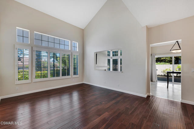 180 Windrose Drive, Newbury Park CA: https://media.crmls.org/mediaz/d617463b-4ebd-4516-87ee-ca4c9e736028.jpg