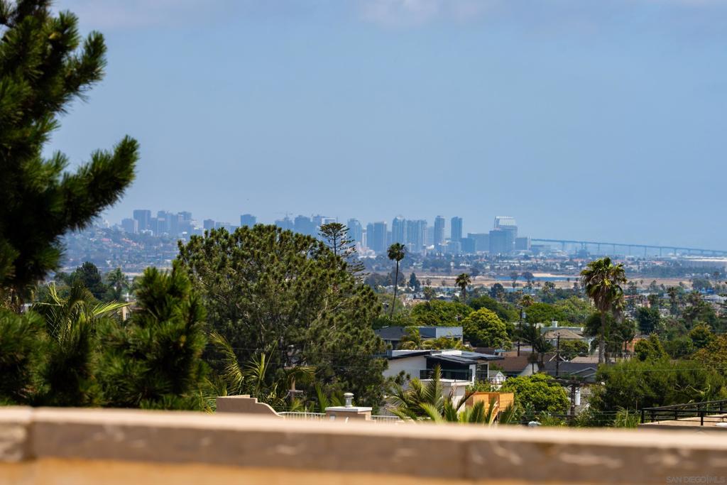 https://media.crmls.org/mediaz/d6178809-2ce8-49cb-a1c7-e226a1d385b8.jpg?preset=X-Large