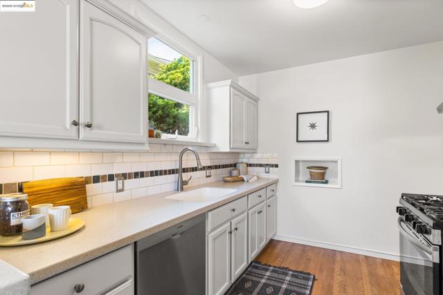 1420 Catherine Dr, Berkeley CA: https://media.crmls.org/mediaz/d618b283-2fe3-4bba-a3d4-d9a9072f7e51.jpg