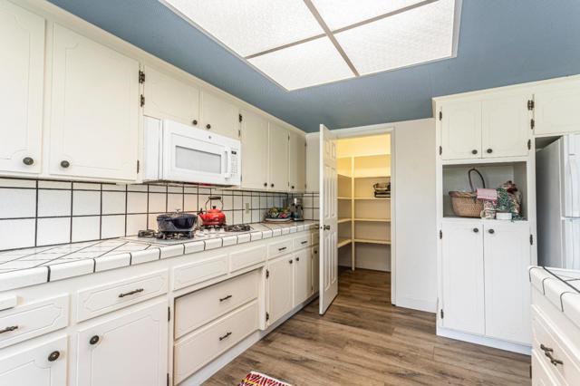 690 Ridgemark Drive, Hollister CA: https://media.crmls.org/mediaz/d618dcbc-69f8-4c5f-9762-69abb18e9aa5.jpg