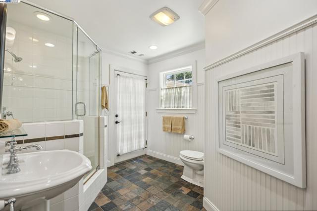 628 Saint Mary St, Pleasanton CA: https://media.crmls.org/mediaz/d619ba9d-782d-4305-8cf7-167636c546de.jpg