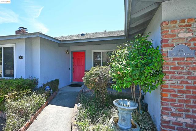 44 Oak Hill Cir, Oakland CA: https://media.crmls.org/mediaz/d619bbbe-b93c-4d61-bc9e-0ef9e0ce0ffb.jpg