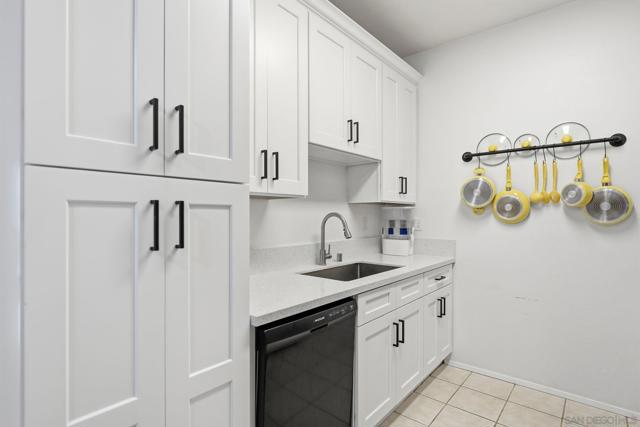 8310 Regents Rd, San Diego CA: https://media.crmls.org/mediaz/d619cb08-0291-41fa-9a4d-cbab147ff7e1.jpg