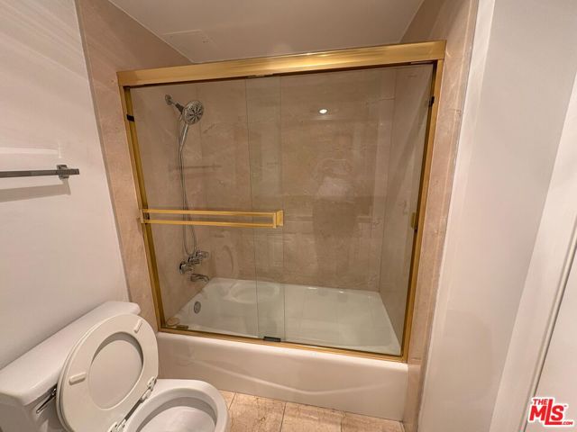 201 Ocean Avenue, Santa Monica CA: https://media.crmls.org/mediaz/d61a5881-0d54-449e-a9a1-0260ccb70b84.jpg
