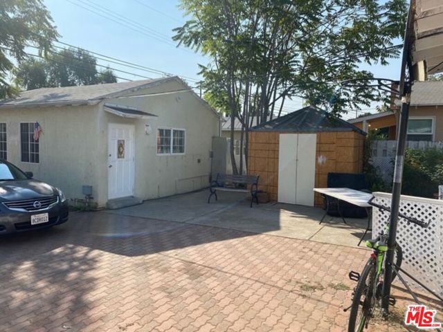 6036 Lindley Avenue photo 3