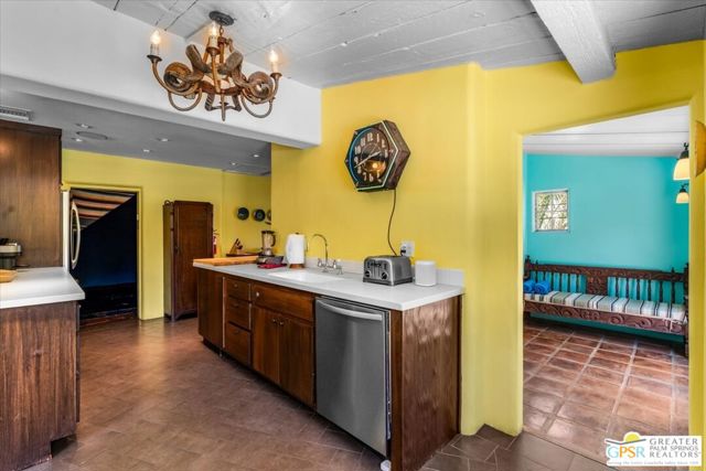 1011 E El Alameda, Palm Springs CA: https://media.crmls.org/mediaz/d61b71ca-0e71-4b6b-bea3-217b91cfcd93.jpg