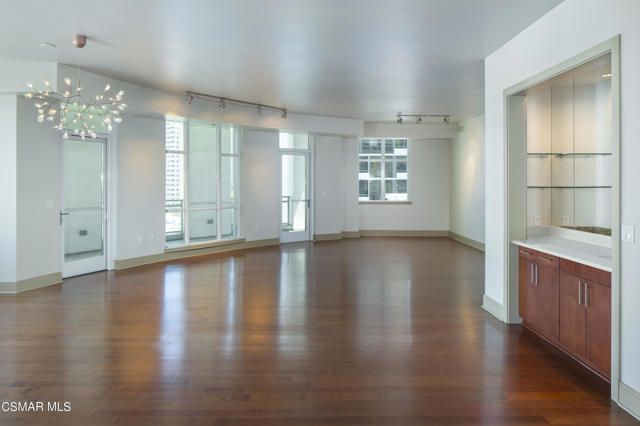 Westwood-Apartment-Wilshire-Victoria-Int