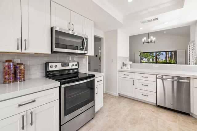 48641 Palo Verde Court, Palm Desert CA: https://media.crmls.org/mediaz/d61bc94c-5a15-44d5-8af6-2685f6f613bb.jpg