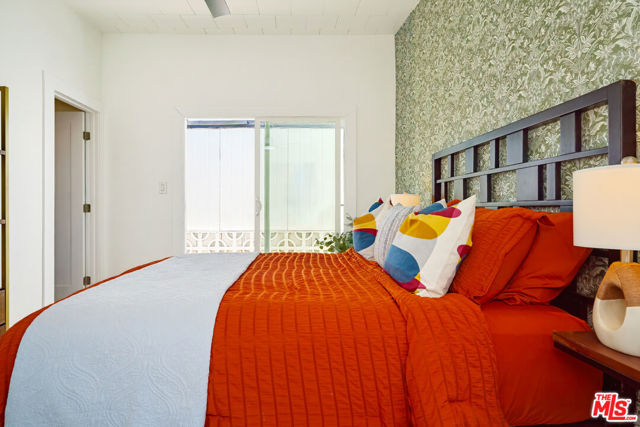 547 N Farrell Drive, Palm Springs CA: https://media.crmls.org/mediaz/d61bcf89-a14d-43f6-bdad-cadf4c7fb302.jpg