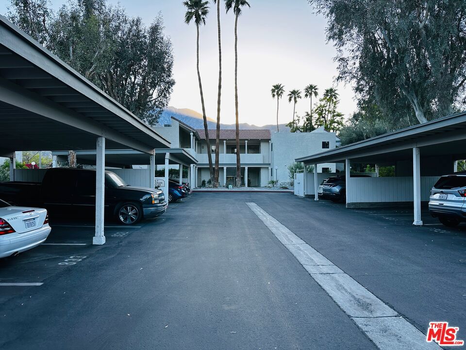 https://media.crmls.org/mediaz/d61bdda6-24d6-4849-a082-c661a137343e.jpg?preset=X-Large