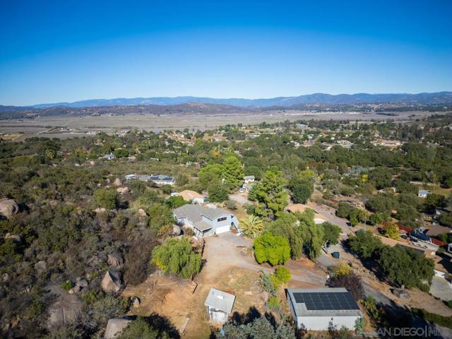18435 Chablis Rd., Ramona CA: https://media.crmls.org/mediaz/d61c065c-5ae6-4ce1-b962-c198bfb38324.jpg