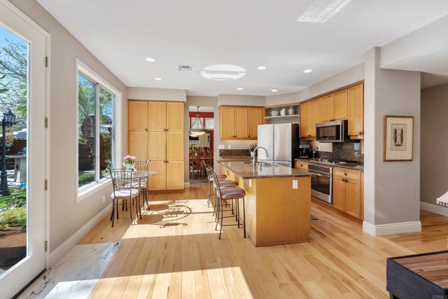 Detail Gallery Image 4 of 47 For 5073 Sea Mist Ct., San Diego,  CA 92121 - 5 Beds | 3 Baths