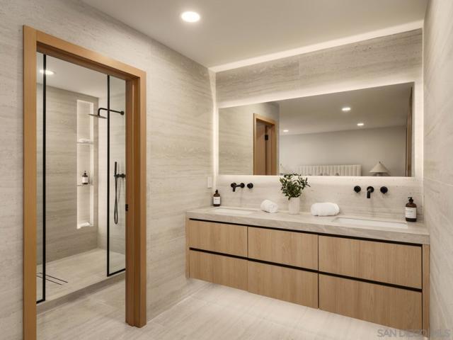 2163 Caminito Circulo Norte, La Jolla CA: https://media.crmls.org/mediaz/d61c5aa9-be2a-476f-b22f-d6e184a6c440.jpg