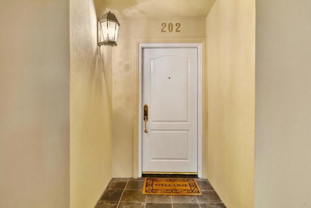 1499 Oak Grove Avenue, Burlingame CA: https://media.crmls.org/mediaz/d61c6a76-a1d6-417b-9d80-864ce25684e2.jpg