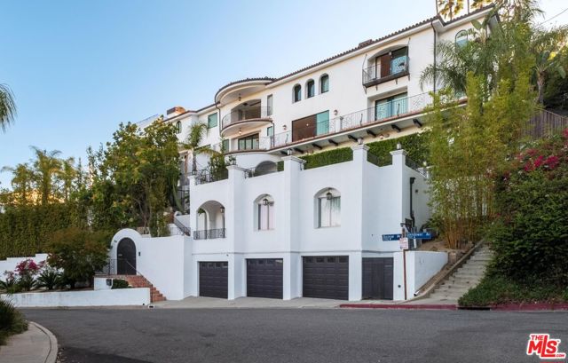 4733 Bonvue Avenue, Los Angeles CA: https://media.crmls.org/mediaz/d61c97e4-12b5-4983-9431-062f89f1b8e4.jpg