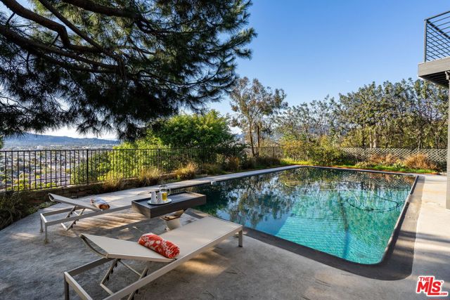 1313 Corona Drive, Glendale CA: https://media.crmls.org/mediaz/d61cc6e5-60fa-4cf2-8a23-88aa46ae9643.jpg