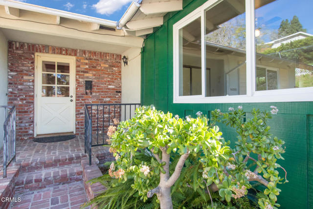 Detail Gallery Image 5 of 33 For 10834 Sevenhills Dr, Los Angeles,  CA 91042 - 3 Beds | 2 Baths