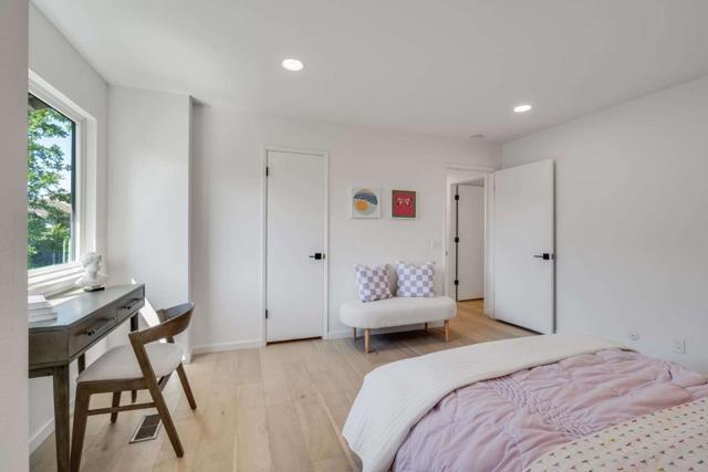 228 Sand Hill Circle, Menlo Park CA: https://media.crmls.org/mediaz/d61d1016-bd81-4642-816e-fe812bec0dca.jpg