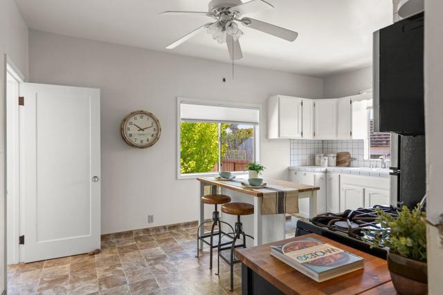 28 Clarendon Road, Burlingame CA: https://media.crmls.org/mediaz/d61dbb95-94fd-41f5-a698-155e24df8e58.jpg