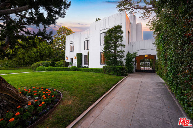 191 S Hudson Avenue, Los Angeles CA: https://media.crmls.org/mediaz/d61dd582-9cd7-4765-8b7f-3d7d3f33f75e.jpg