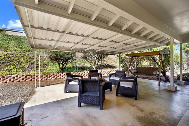 12093 Callado Dr, San Diego CA: https://media.crmls.org/mediaz/d61e3db6-1223-40b3-b924-5b48608700d0.jpg