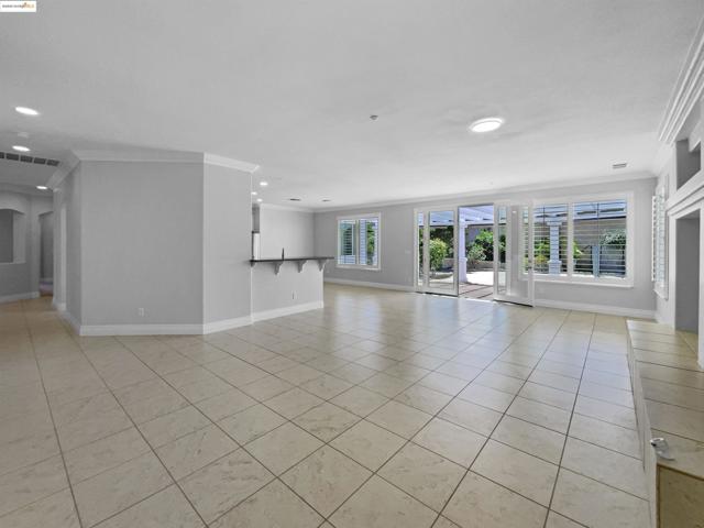 1127 Santa Margherita Way, Brentwood CA: https://media.crmls.org/mediaz/d61e6855-7891-42eb-ab24-e3f574b4eb28.jpg