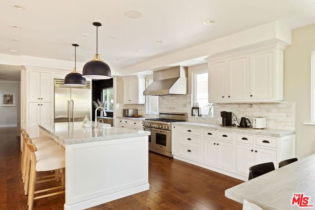 2468 Wellesley Avenue, Los Angeles CA: https://media.crmls.org/mediaz/d61f608f-f8fe-45ad-9e4d-e4e7e1749429.jpg
