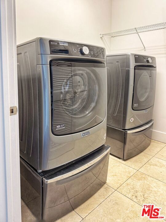 717 W Olympic Boulevard, Los Angeles CA: https://media.crmls.org/mediaz/d61f6806-ea53-432f-89cd-e0ff3d0eecb4.jpg