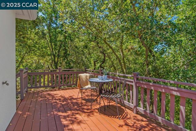 921 Foye Drive, Lafayette CA: https://media.crmls.org/mediaz/d61fab81-8c52-45a1-b682-b9521e821d04.jpg