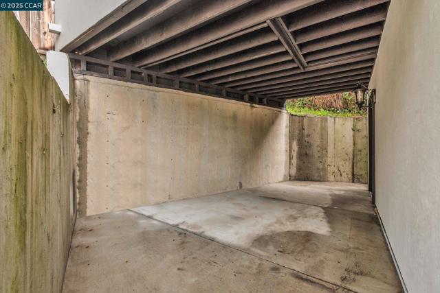 2785 Butters Dr, Oakland CA: https://media.crmls.org/mediaz/d61fb840-cefc-41c1-b2b5-97439dd473dc.jpg