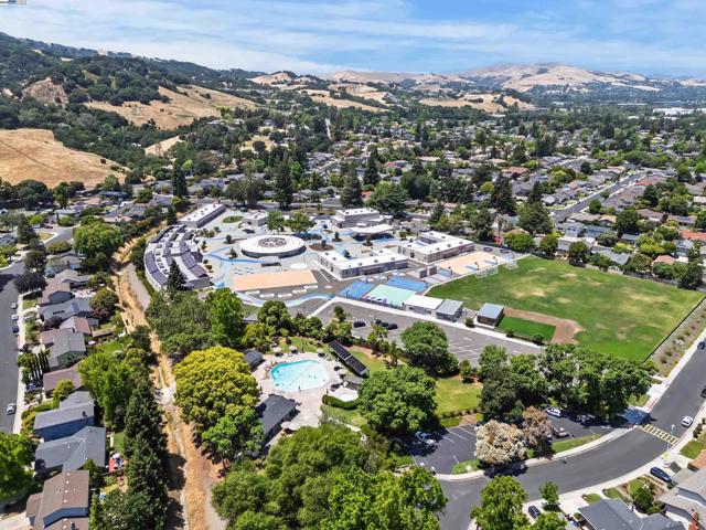 7606 Desertwood Ln, Pleasanton CA: https://media.crmls.org/mediaz/d61fc5f7-d47b-46cc-ace8-436bb1c15e30.jpg