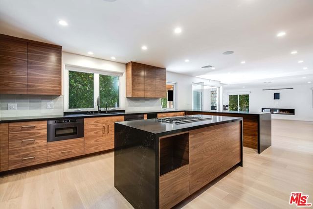 3201 Viola Place, Marina del Rey CA: https://media.crmls.org/mediaz/d620a5f3-5fbd-4f2d-b4da-a2755a0a36ba.jpg