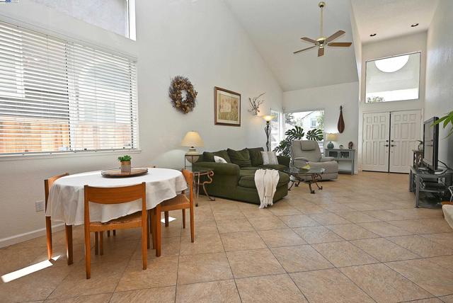 4525 Wolverine Way, Antioch CA: https://media.crmls.org/mediaz/d621063a-d2a0-4bf1-8fcc-6ccc7ac0e429.jpg