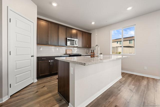13305 Cultivate Ct, Valley Center CA: https://media.crmls.org/mediaz/d6214212-b9e8-4982-888e-77724033fcd5.jpg