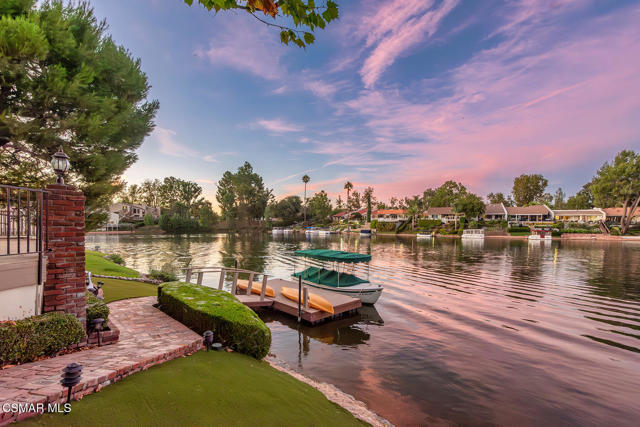 1275 Westwind Circle, Westlake Village CA: https://media.crmls.org/mediaz/d621689c-4b83-4c75-9e20-f8bf493b0258.jpg