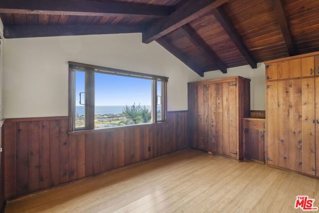 3217 Colony View Circle, Malibu CA: https://media.crmls.org/mediaz/d621a6b0-a371-44db-8531-fd84830a88d3.jpg