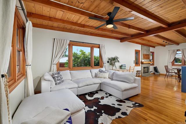 630 Ocean View Avenue, Encinitas CA: https://media.crmls.org/mediaz/d621c4a4-386e-4f54-a4a3-e0f51cd96f93.jpg