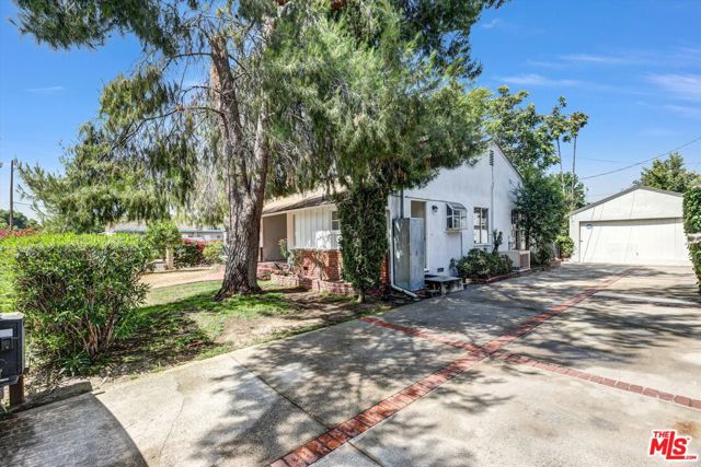 7903 Amestoy Avenue, Van Nuys CA: https://media.crmls.org/mediaz/d6221255-31dd-4183-b647-ecce844b7d11.jpg