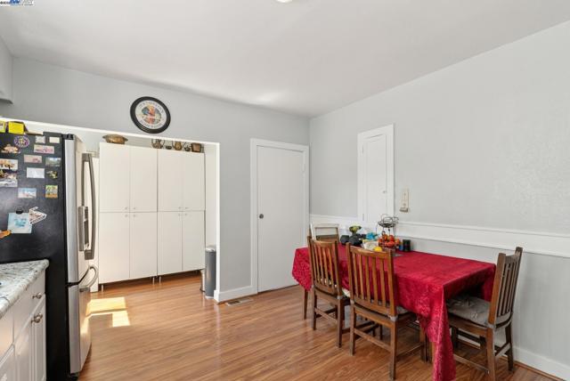 1706 Fairview St, Berkeley CA: https://media.crmls.org/mediaz/d62232e8-bc56-4981-b900-ab2219fae785.jpg