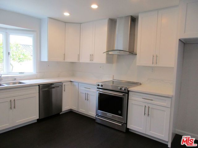 28436 Lomo Drive, Rancho Palos Verdes CA: https://media.crmls.org/mediaz/d6225971-23bf-429d-9006-3a464e1ec601.jpg