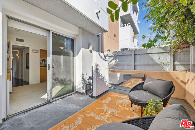 1150 S Oxford Avenue, Los Angeles CA: https://media.crmls.org/mediaz/d62301ca-6605-4bfa-9cec-41e47f435132.jpg