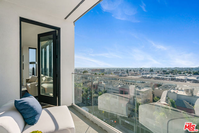3688 Overland Avenue, Los Angeles CA: https://media.crmls.org/mediaz/d6239077-8fdd-4978-9cea-f70e20681ffe.jpg