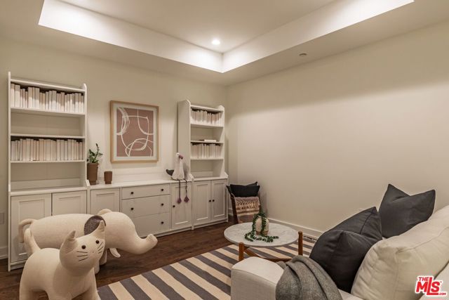 116 S Carmelina Avenue, Los Angeles CA: https://media.crmls.org/mediaz/d6240655-0fc6-48f8-8d8e-ccb6988f39f4.jpg